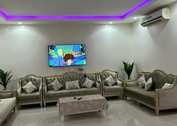 شالية بمجلس وفناء خارجي 
