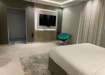 استديو بأثاث مريح وبسيط