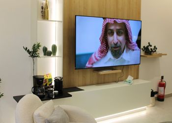 شقة بغرفة معيشة وغرفتين نوم 