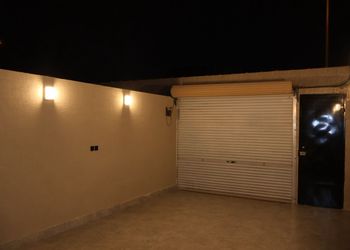 شقة بصالة وغرف نوم