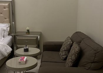 استديو بسرير ماستر وجلسة جانبية 