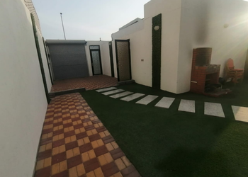 شاليه بمسبح داخلي وصالة