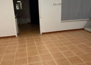استراحة بمجالس واسعة ومسطح اخضر 