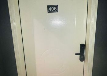 استديو بسرير ماستر وجلسة جانبية 