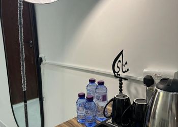 شقة بغرفة نوم وصالة مريحة 