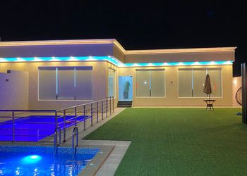 شالية بمجلس مطل على الفناء الخارجي 