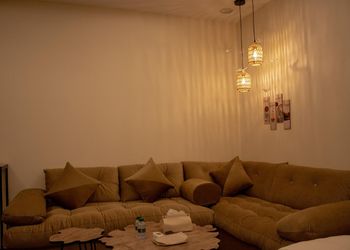 استديو بسرير ماستر وجلسه جانبيه