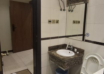 استديو بسرير ماستر وأثاث مريح 