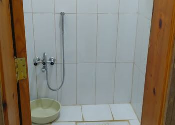 استراحةبجلسة خارجية وألعاب أطفال