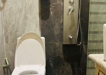 استديو بأثاث مريح وبسيط 