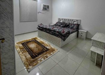 شاليه بصالة ومسبح خارجي 