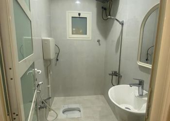 شقة بغرفتين نوم وأثاث مريح