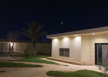 شاليه بألعاب أطفال ومسبح