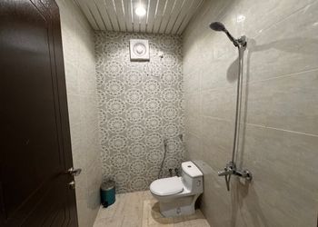 شقة بصالة مريحة وغرفة نوم 