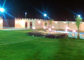 استراحة بمسطح اخضر وجلسه خارجيه