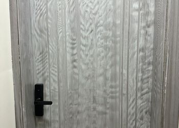 شقة  بملحق خارجي