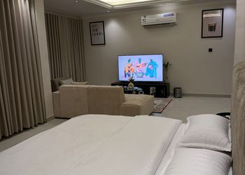 استديو بسرير ماستر وجلسة جانبية