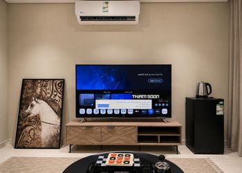 استديو بأثاث مريح وبسيط 