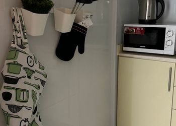 استديو بسرير ماستر وجلسة مريحة 