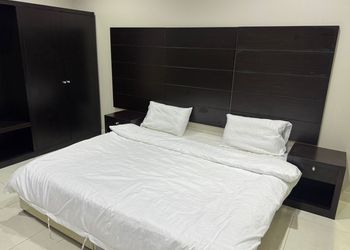 شاليه بألعاب أطفال ومسبح
