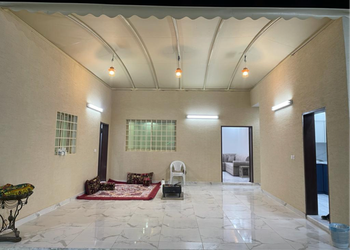 استراحة بمجلس ومسطح اخضر 