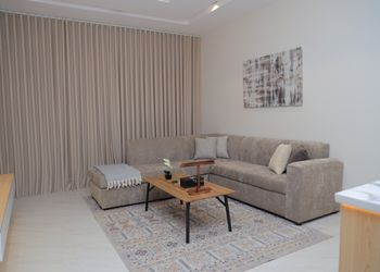 شقة بدخول ذاتي وتصميم أنيق 