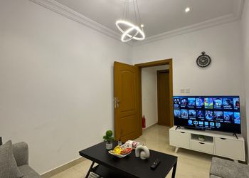 شقة  بصالة جلوس وغرفة نوم