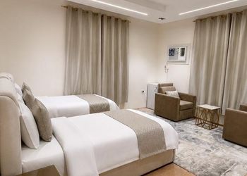 استديو بأثاث مريح وبسيط 
