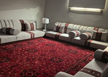 شقة بغرف نوم ومجالس