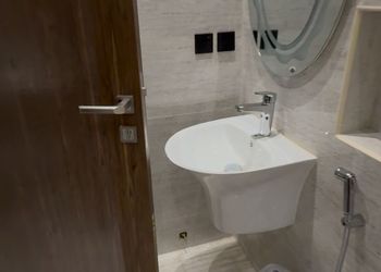 استديو بأثاث مريح وبسيط 
