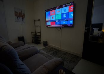 استديو بسرير ماستر وجلسة جانبية