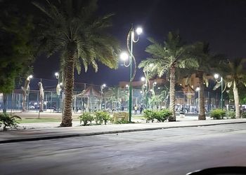 استديو بسرير مريح وتصميم هادئ 