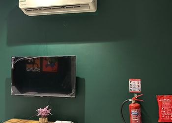 استديو بأثاث مريح وبسيط 