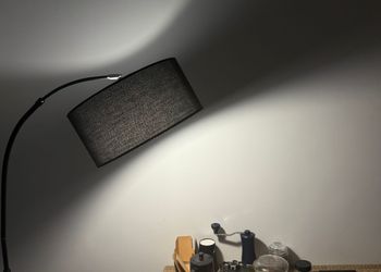 استديو بأثاث مريح وبسيط 
