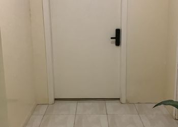 استديو بسرير ماستر وجلسة جانبية