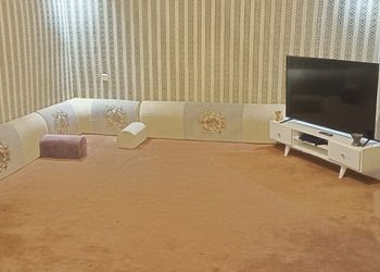 شاليه بمسطح اخضر وجلسة خارجية 