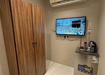 استديو بأثاث مريح وبسيط 
