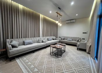 مزرعة بكوخ وإطلالة على الحديقة