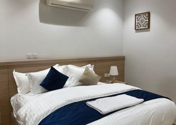 استديو بأثاث مريح وبسيط 