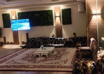 شاليه انيق بجلسات وطاولة بلياردو