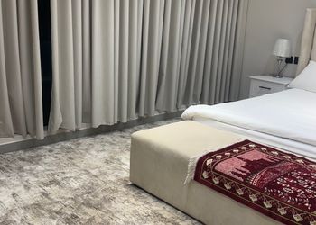 شاليه بجلسة خارجية ومسبح 