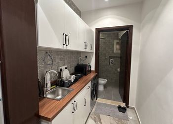 استديو بسرير ماستر وجلسة جانبية 