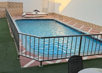شاليه بإطلالة بحرية ومسبح خاص