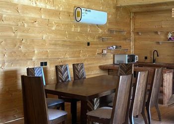 شاليه بأجواء ريفية وألعاب مائية