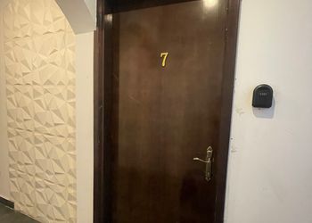 استديو بسرير ماستر وجلسة جانبية 
