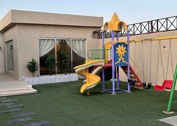 شالية بمجلس ومسبح خارجي 