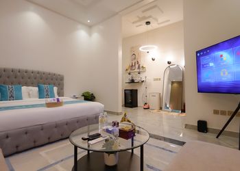 استديو بأثاث مريح وبسيط 