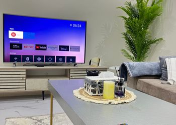 شقة بغرفة معيشة وغرفة نوم 
