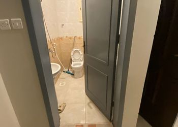 شقة بغرفة معيشة وغرفتين نوم 