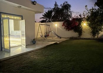 شاليه بالعاب اطفال ومسبح 